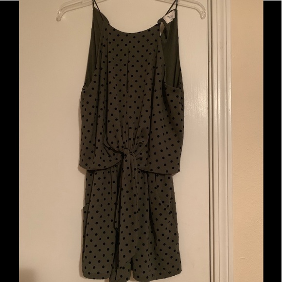 Hunter green and black polka dot romper sz… - Picture 4 of 7